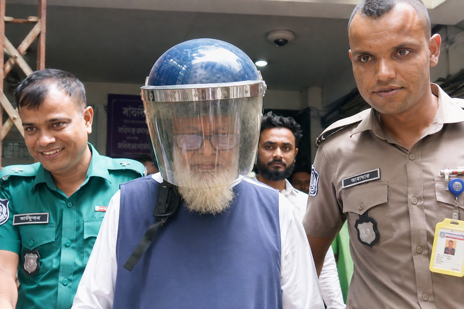 গুলশান হত্যাচেষ্টা মামলায় নাসা চেয়ারম্যান নজরুল ইসলাম মজুমদার কে গ্রেপ্তার দেখানোর আদেশ