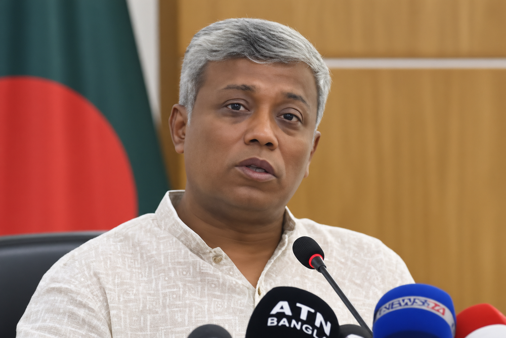 জ্বালানি তেলের দাম বাড়ানোর ব্যাখ্যায় প্রতিমন্ত্রী: আন্তর্জাতিক বাজারের চাপ, লোকসান ও পাচারের ঝুঁকি 1 জ্বালানি তেলের দাম বাড়ানোর ব্যাখ্যায় প্রতিমন্ত্রী: আন্তর্জাতিক বাজারের চাপ, লোকসান ও পাচারের ঝুঁকি