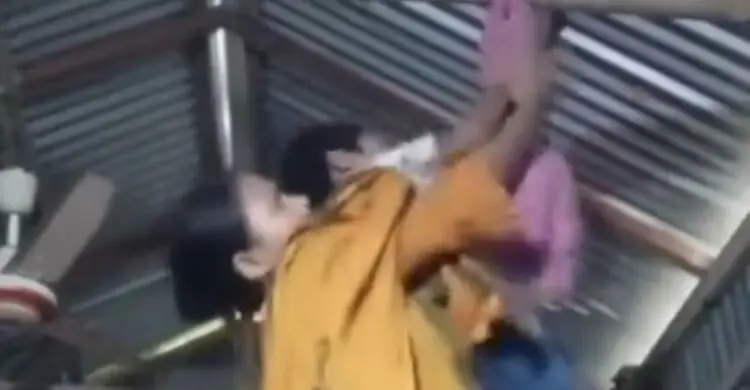 শিশুকে গলায় ফাঁস দিয়ে হত্যা চেষ্টার অভিযোগ, নগরকান্দায় মা আটক