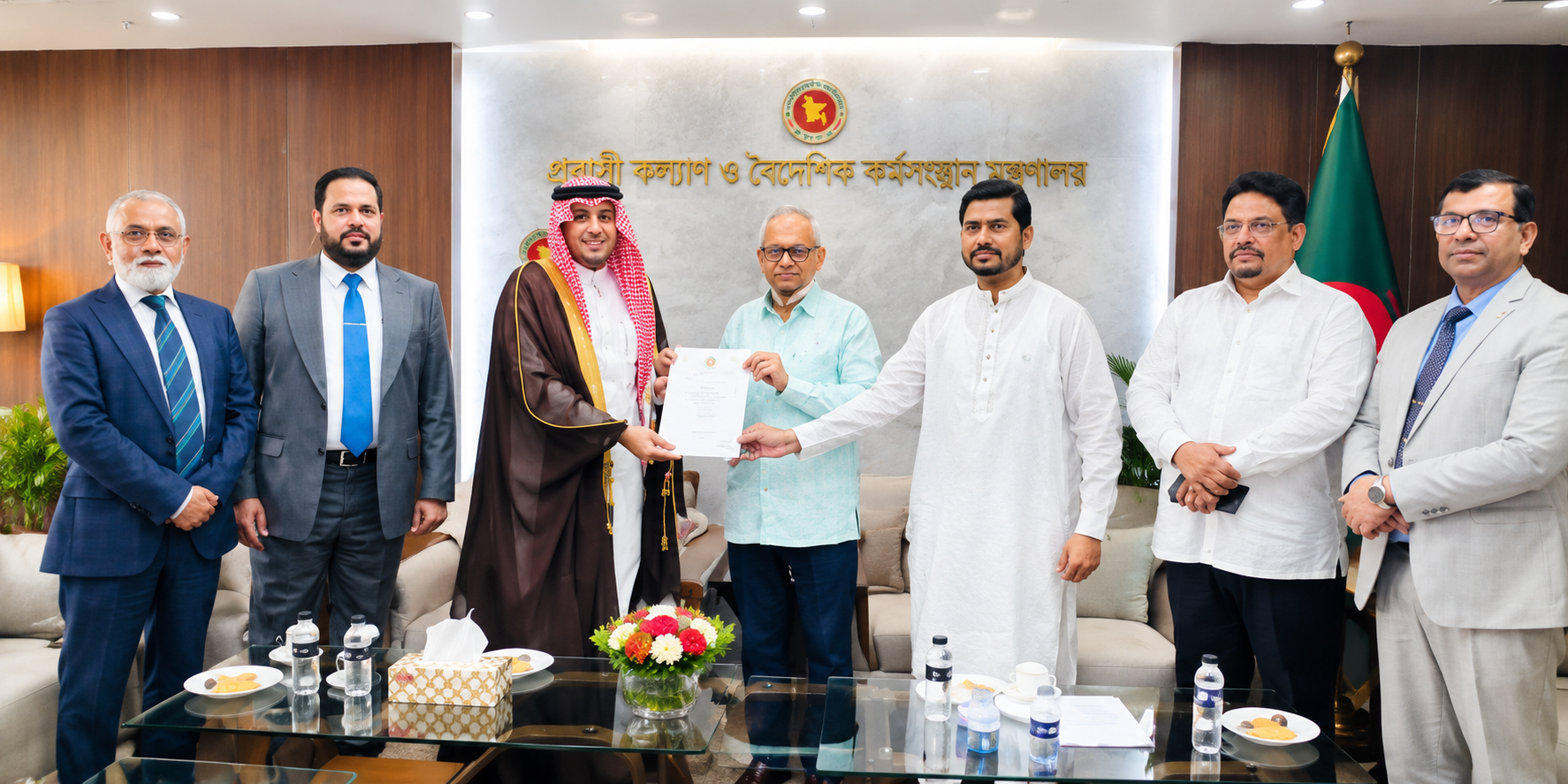 সৌদিতে ফিরতে আকামার মেয়াদ নিয়ে দুশ্চিন্তা নয়, জানালেন প্রবাসীকল্যাণমন্ত্রী